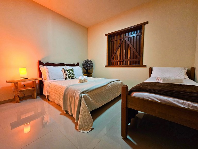 Casa com piscina, lago e suíte com hidromassagem