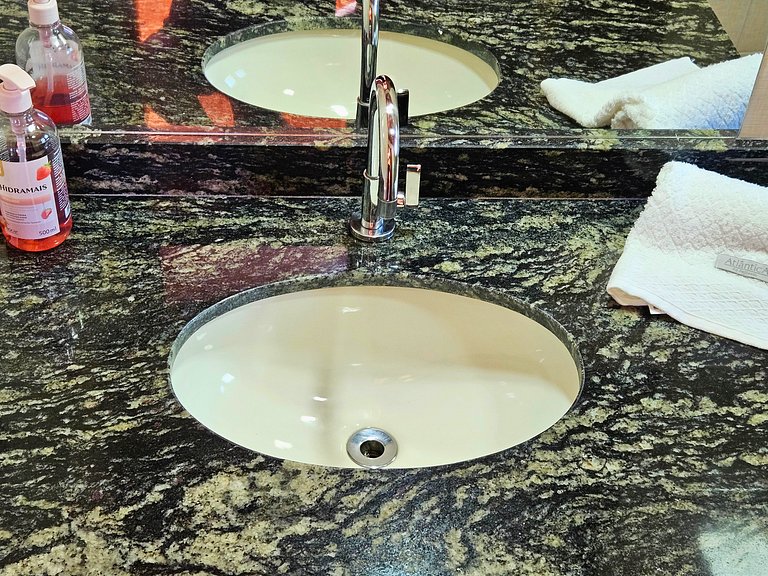 Sítio Três Lagos com piscina e suíte com hidromassagem