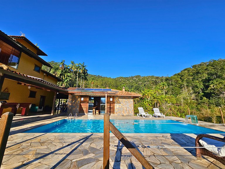 Sítio Três Lagos com piscina e suíte com hidromassagem