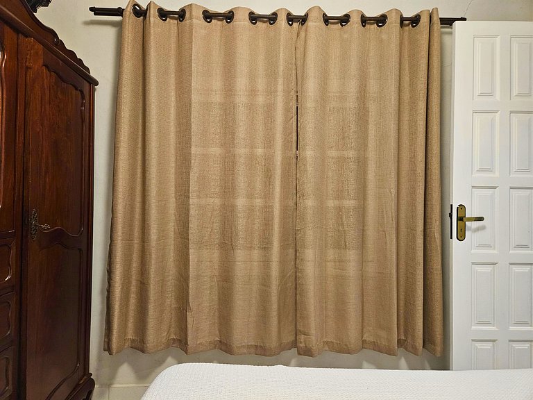 Chalé aconchegante em Mury com riacho, lareira e churrasquei
