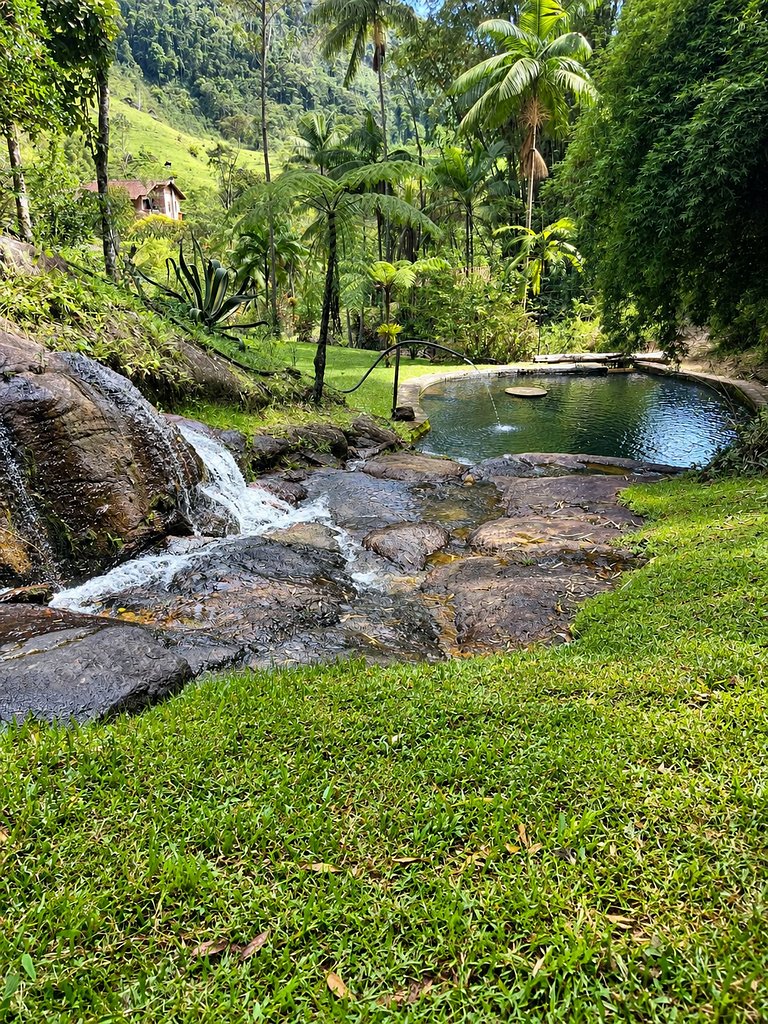 Casinha histórica | riacho e piscina natural
