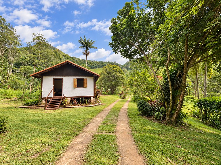 Casinha histórica | riacho e piscina natural